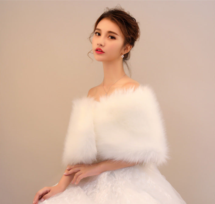 Damen Eleganter Pelzüberwurf mit weichem, voluminösem Design Amawinc