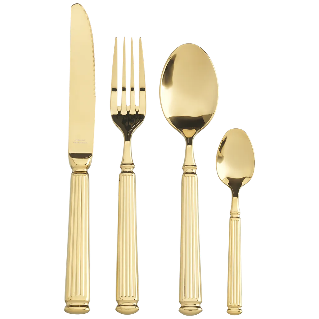 Ensemble De Couverts En Or Sculpté Avec Finition Brillante Inspiré Par Architecture Romaine Pour Une Table Luxueuse