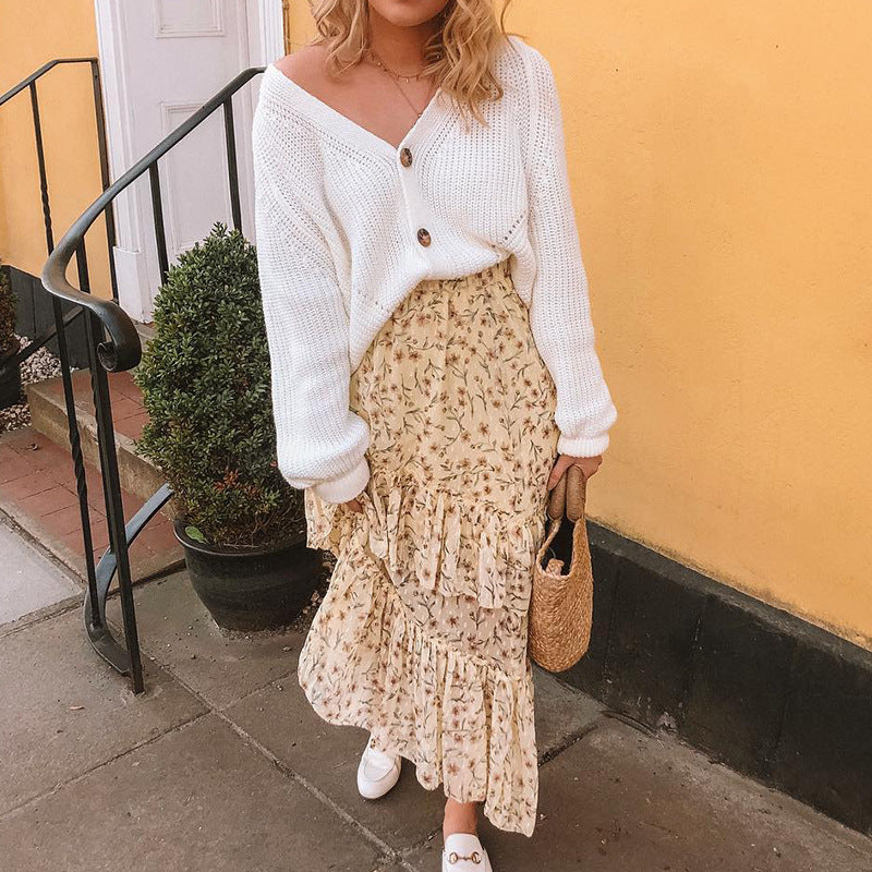 Damen Oversized Strickjacke mit tiefem V-Ausschnitt und nachhaltigen Holzknöpfen Amawinc