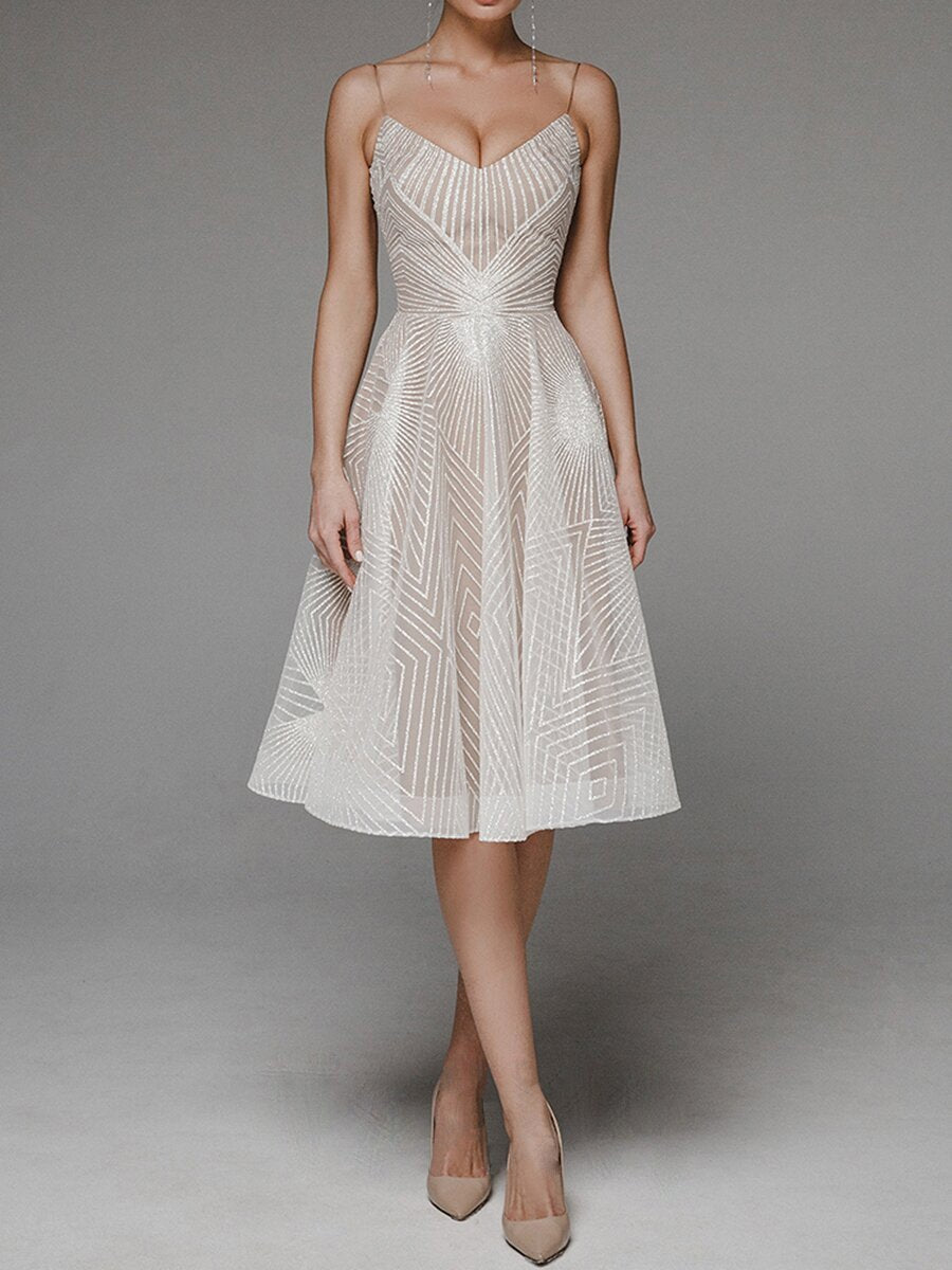 Fudus Sommerkleid mit Stickerei und Trägern