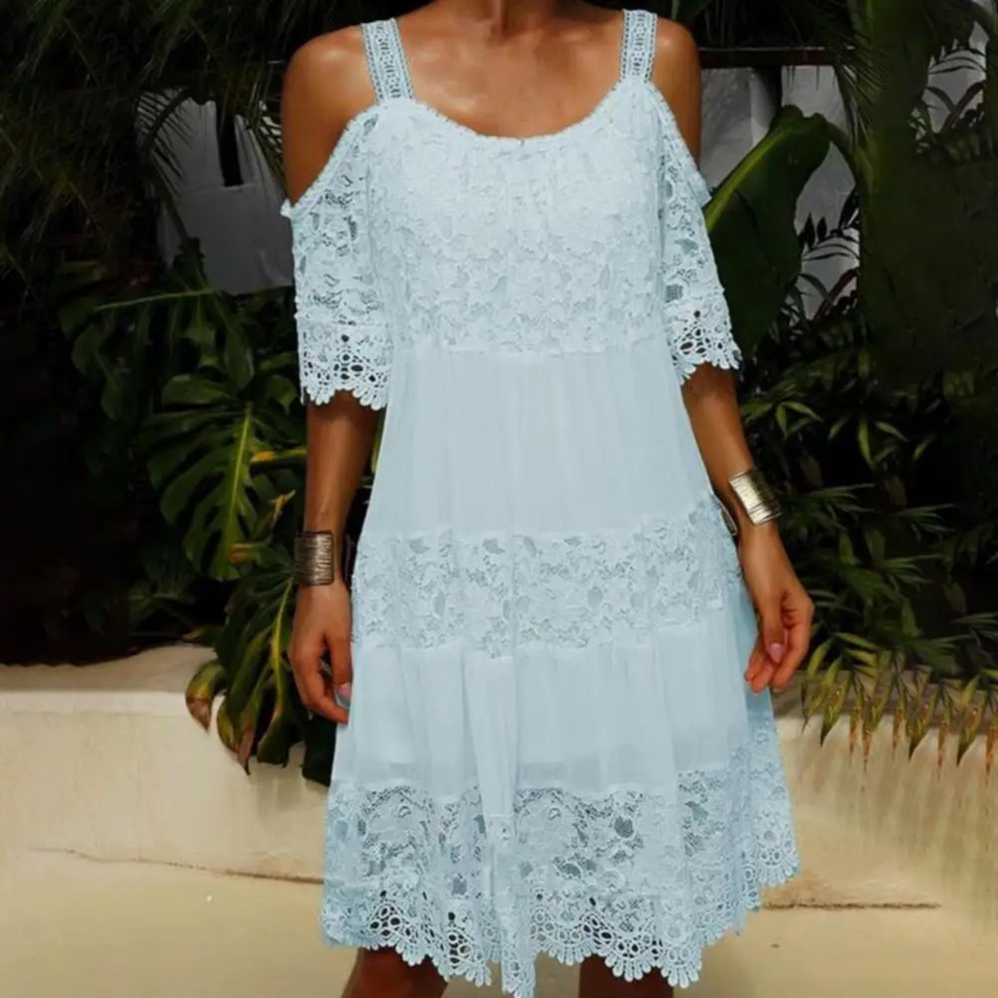 Gesticktes Sommerkleid von Fudus mit Ausschnitt