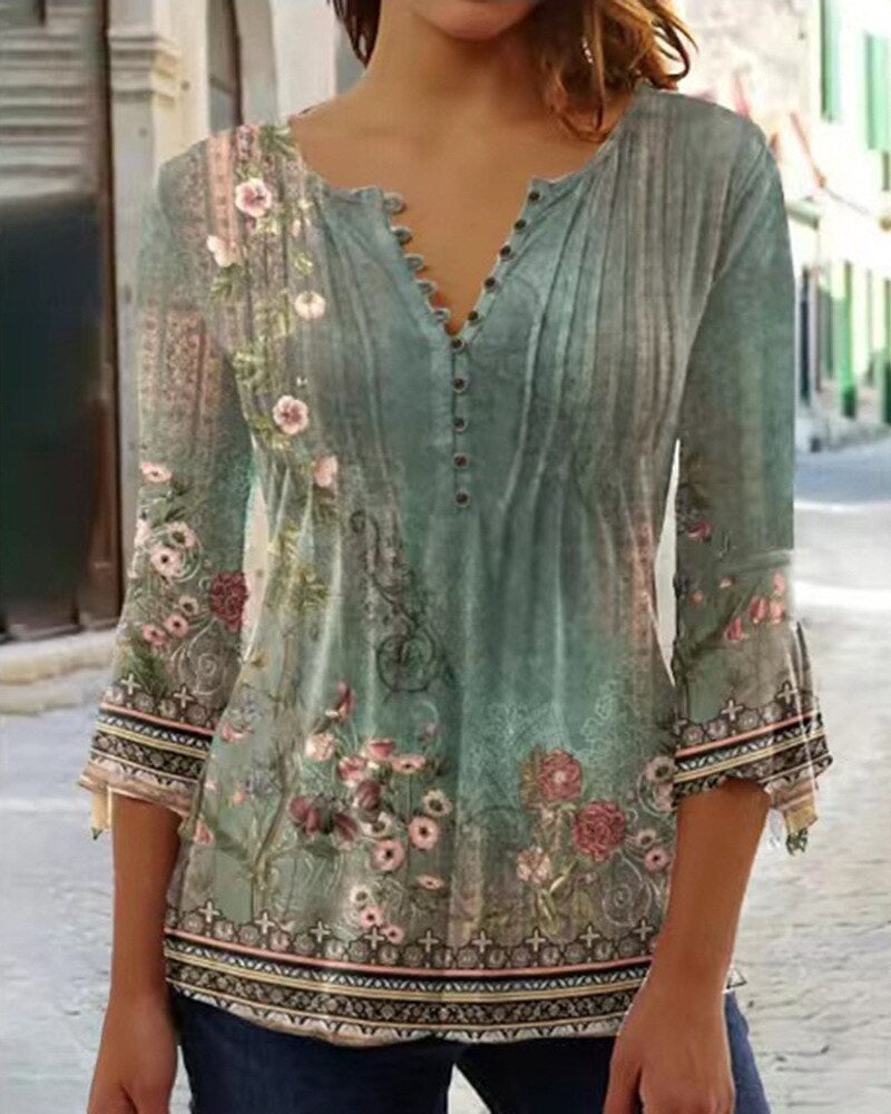 Blouse Judith À Encolure En V Bordée de Scallops et Plis Fluides Pour Tenues Chic Décontractées