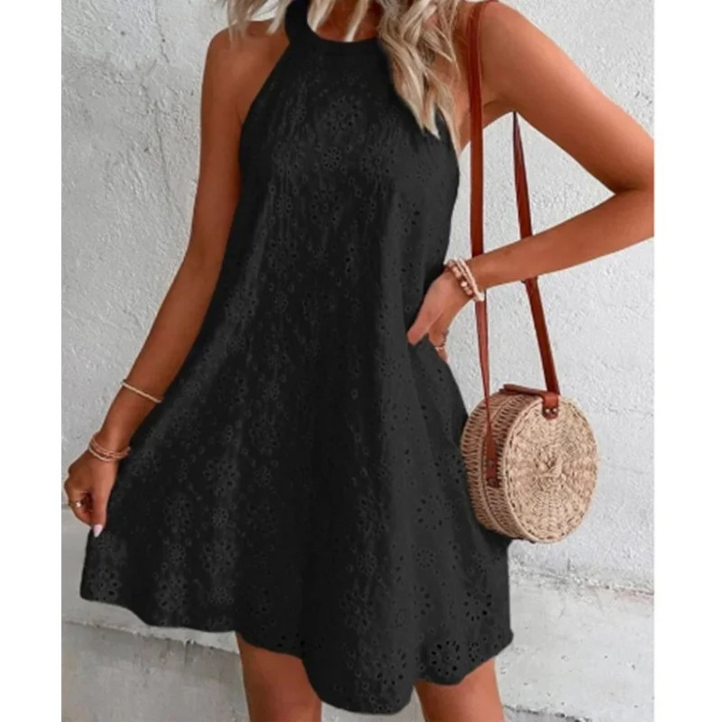 Robe Femme Sans Manches Coupe A Line Col Halterneck Dentelle Brodée Légère Et Estivale