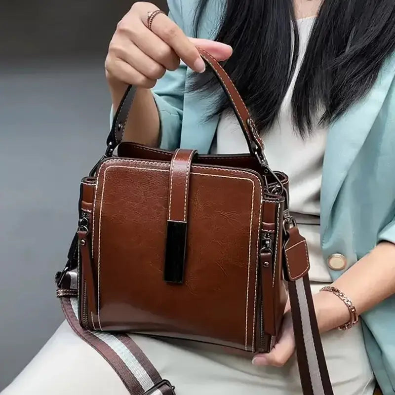 Sac Bandoulière Cathy En Cuir Amawinc Design Structuré Avec Bretelle Ajustable Pour Une Polyvalence Toute La Journée