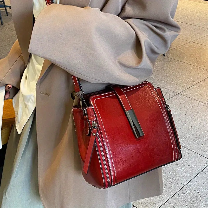 Sac Bandoulière Cathy En Cuir Amawinc Design Structuré Avec Bretelle Ajustable Pour Une Polyvalence Toute La Journée