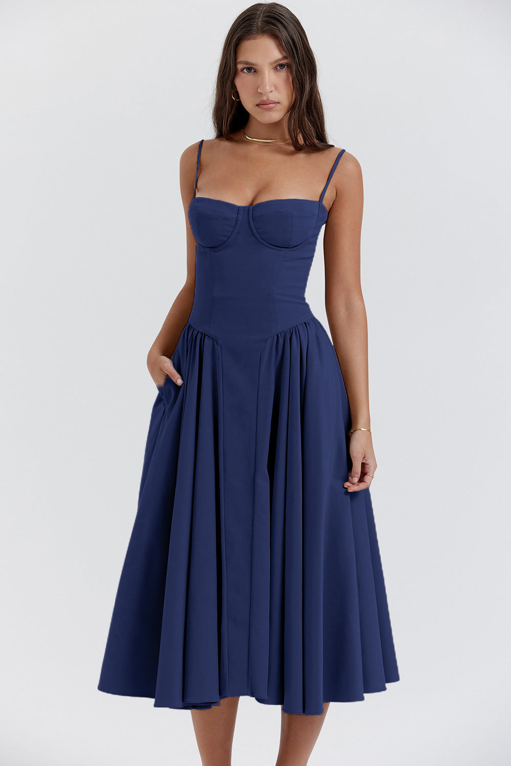 Robe Midi Plissée Natalie Amawinc Élégance Structurée Pour Printemps Et Été Avec Buste Structuré Et Silhouette Flatteuse
