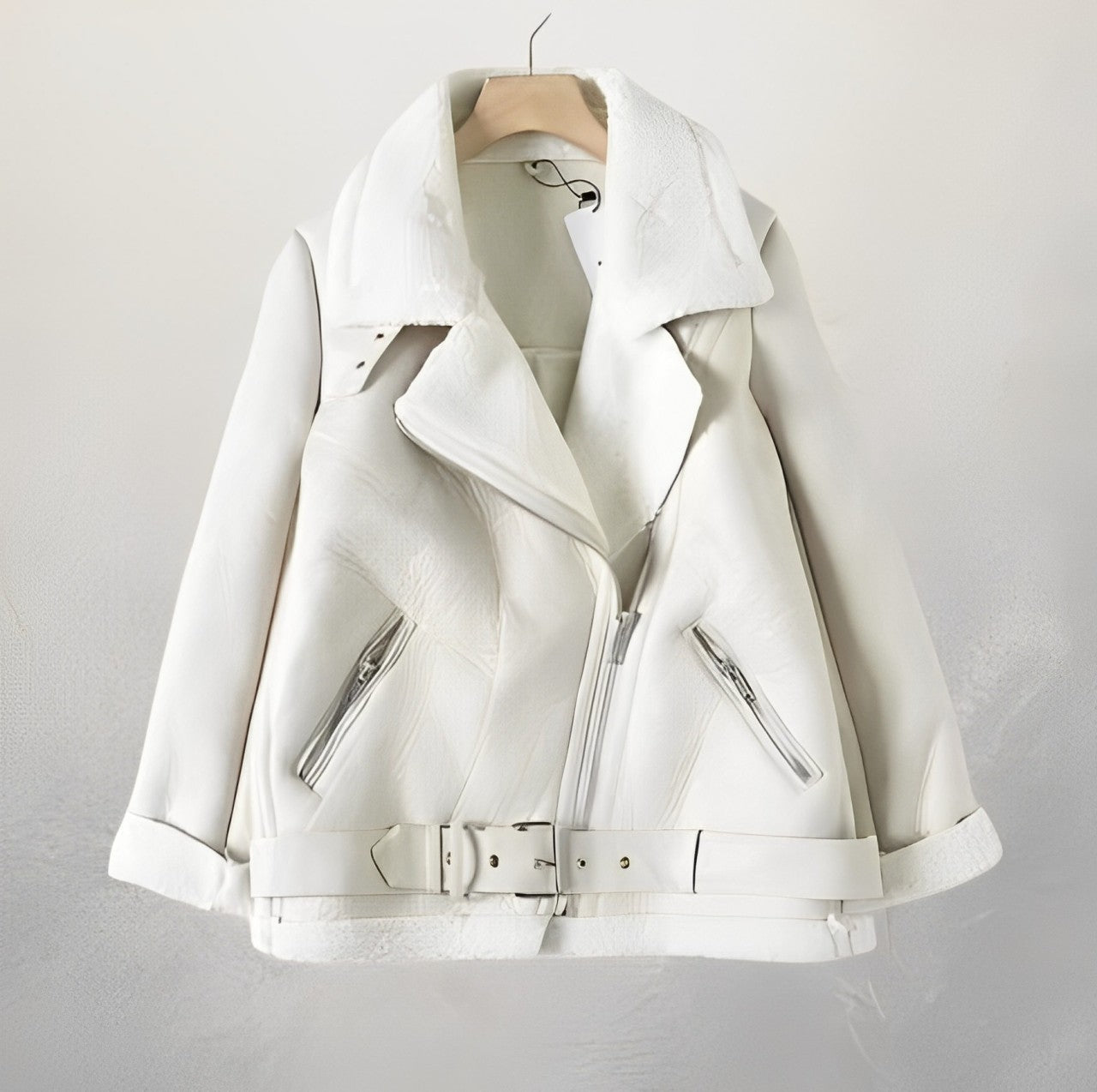 Edle Leder-Bikerjacke von Alva mit Polokragen und Gürtel