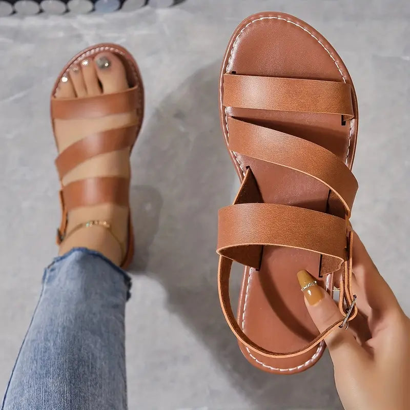 Chloé: Elegante römische Sandalen mit Knöchelriemen für den Strand