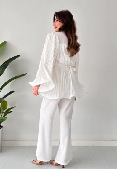 Antonia: Set mit plissiertem Schlaghose-Oberteil und Hose