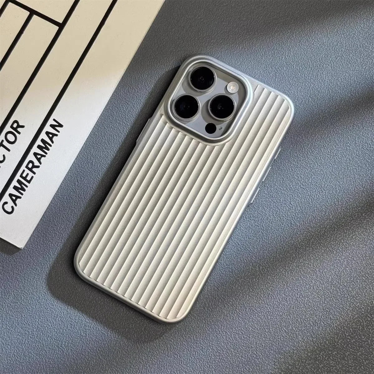 Coque Téléphone Métallisée à Rainures Amawinc Défense Minimaliste et Adhérence Supérieure