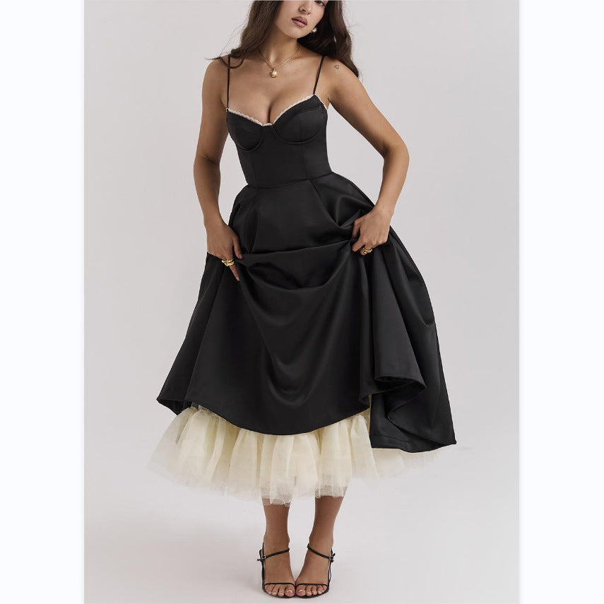 Fudus Kurzes Kleid mit Puffärmeln und V-Ausschnitt