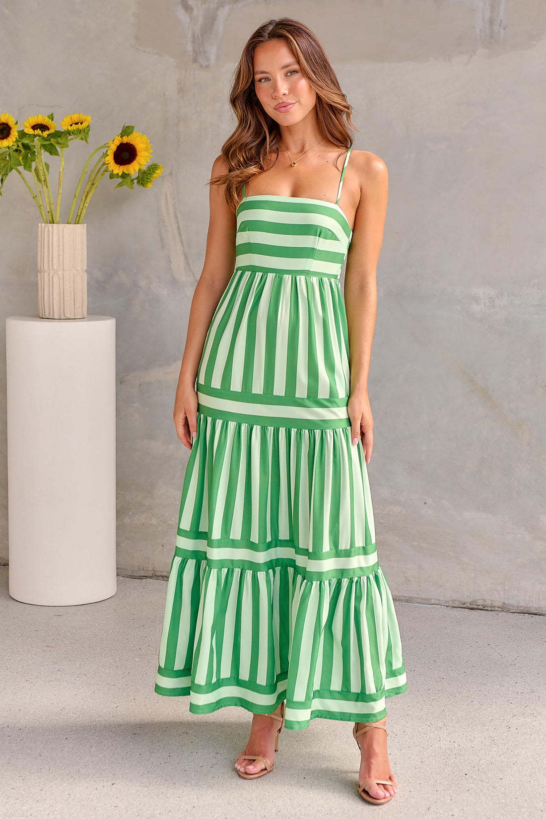 Modisches gestreiftes Maxikleid mit Taschen von Fudus: Quadratischer Ausschnitt, Rückenfrei, ideal für den Strandurlaub.