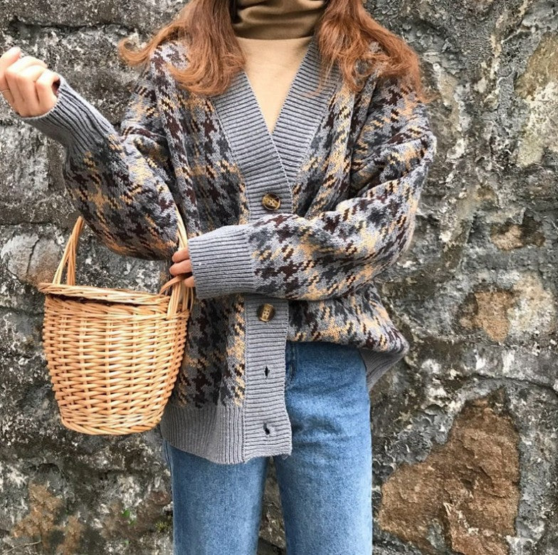 Damen Strickjacke mit modernen Zopfmuster und Holzknöpfen Amawinc