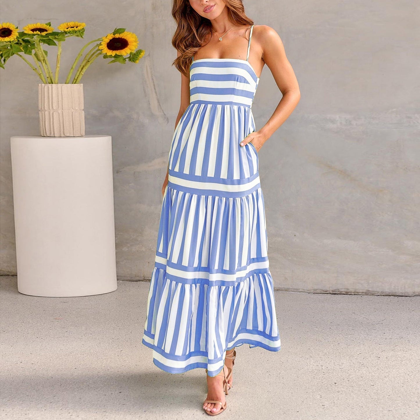 Modisches gestreiftes Maxikleid mit Taschen von Fudus: Quadratischer Ausschnitt, Rückenfrei, ideal für den Strandurlaub.