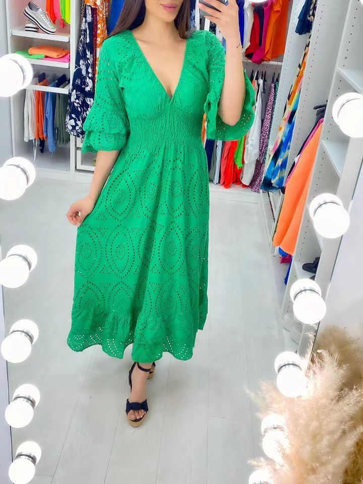 Fudus | Hochgeschnittenes, unifarbenes V-Ausschnitt-Kleid mit Stickerei