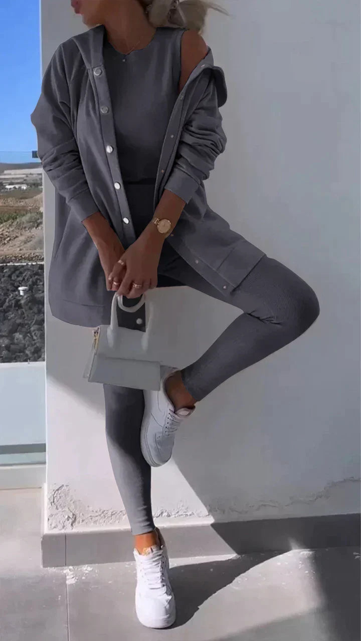 Alicia: Dreiteiliges Strick-Set mit Kapuzenjacke, Top und Hose