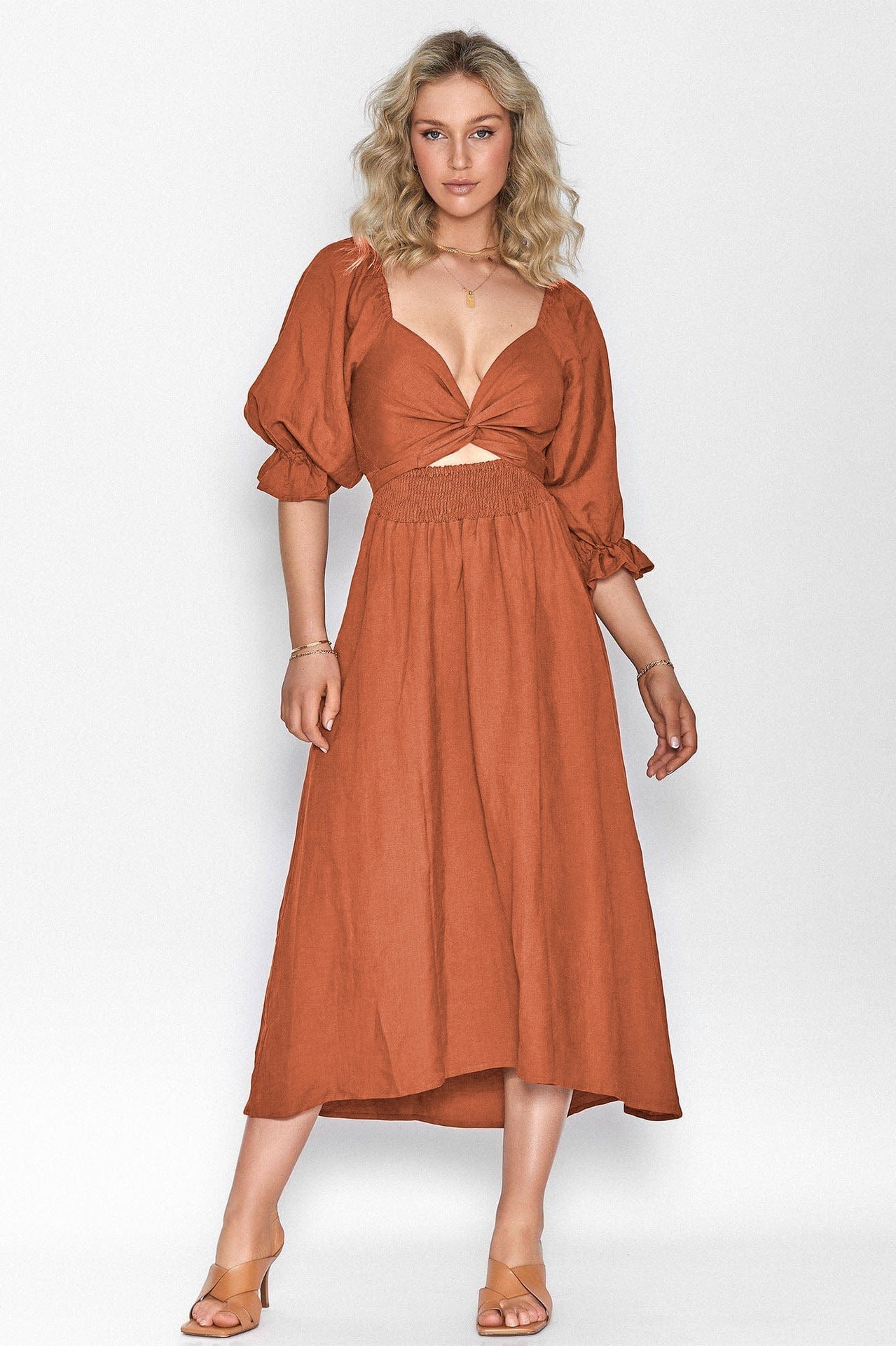 Elegantes Kleid von Fudus mit Bindegürtel
