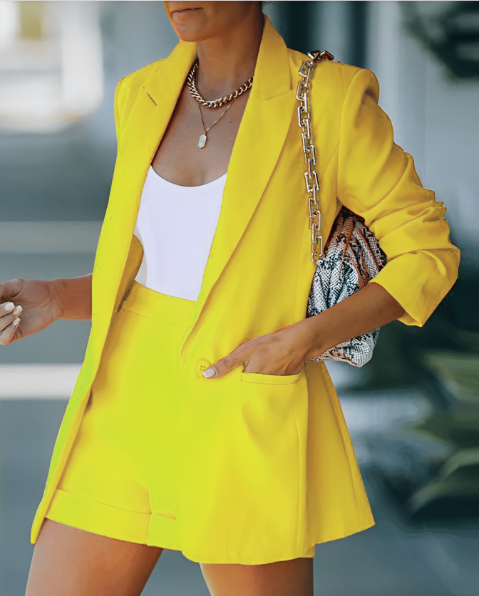 Damen Blazer und Shorts Set von Avelena