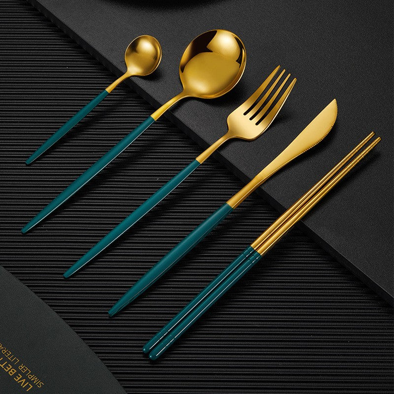 Set de Couverts Moderne en Acier Inoxydable Finis Noir Mat et Or Pour Réceptions Élégantes