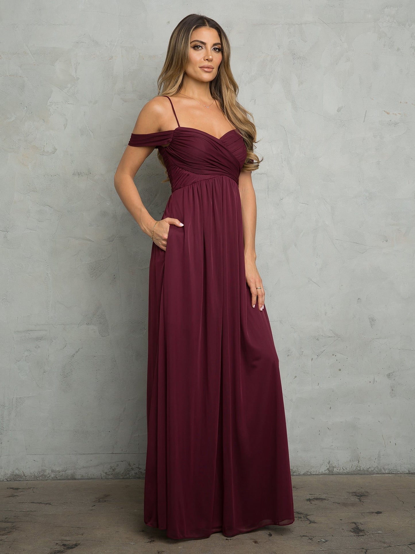 Robe Longue A Line Eva Fashion 3494 Taille Empire Chiffon Extensible Bretelles Ajustables Décolleté Épaules Décolletées