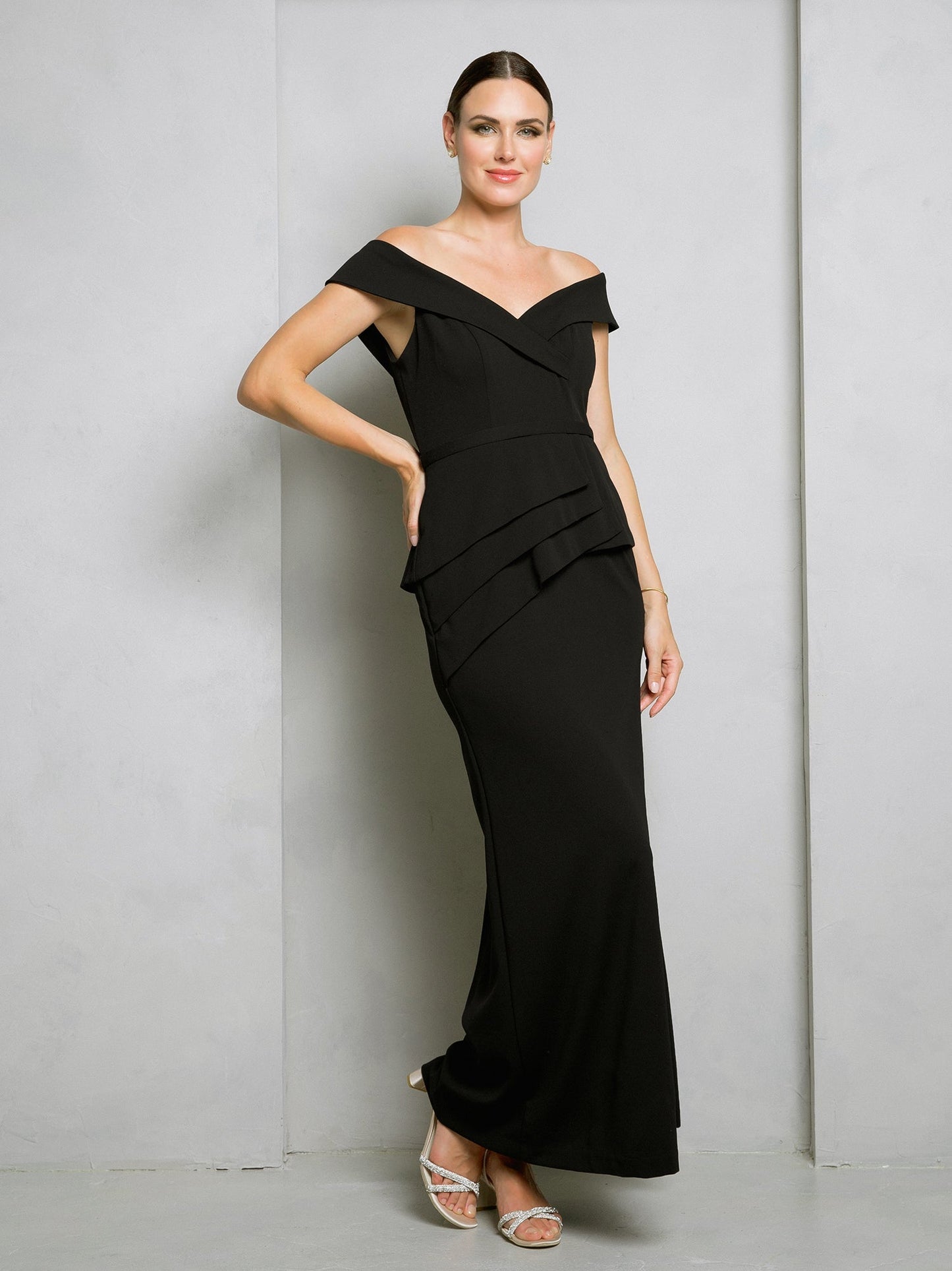 Robe De Soirée Longue Épaules Nues Eva Fashion 3500 Coupe Ajustée Corsage Structuré Avec Peplum À La Taille