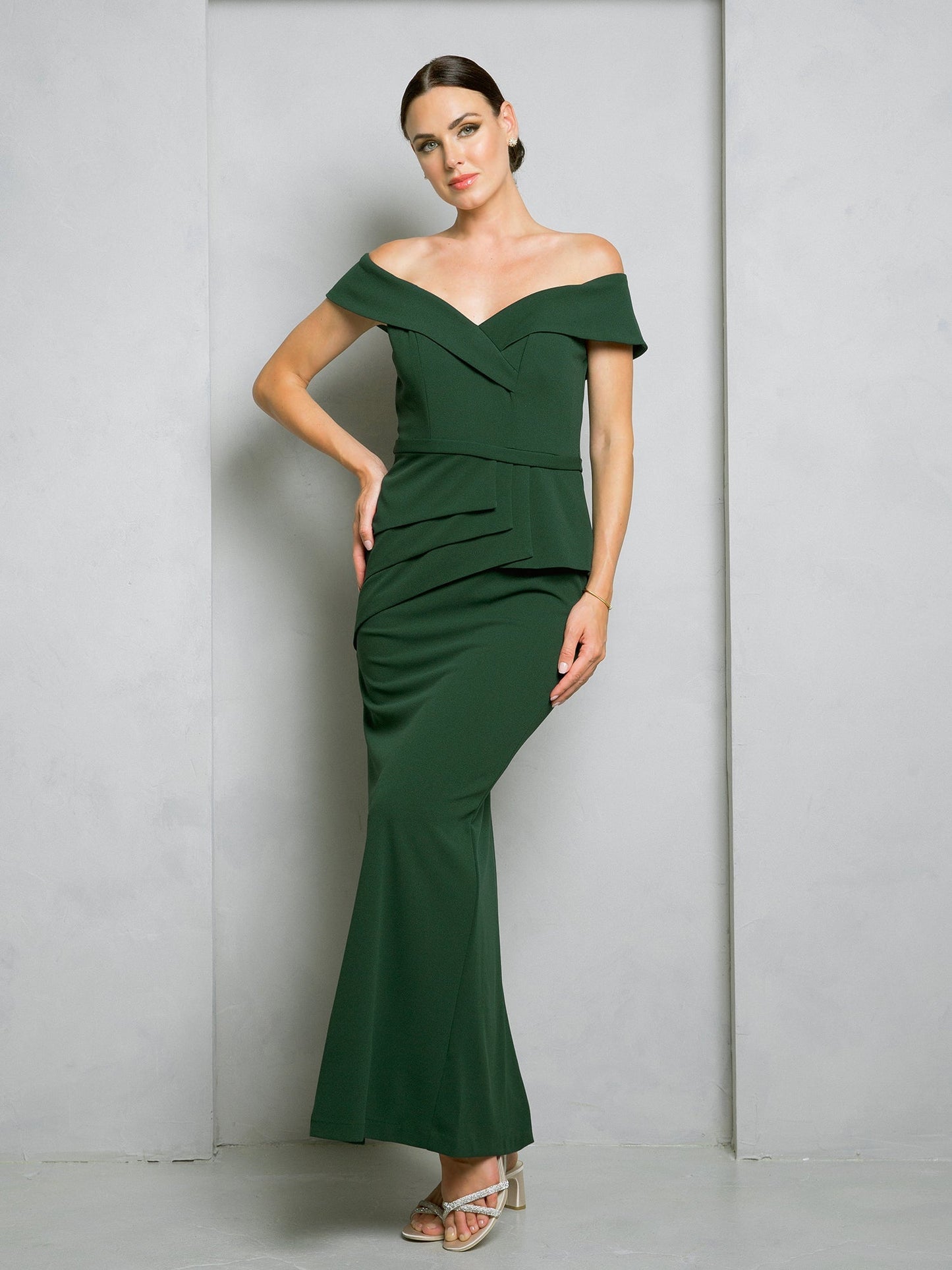Robe De Soirée Longue Épaules Nues Eva Fashion 3500 Coupe Ajustée Corsage Structuré Avec Peplum À La Taille