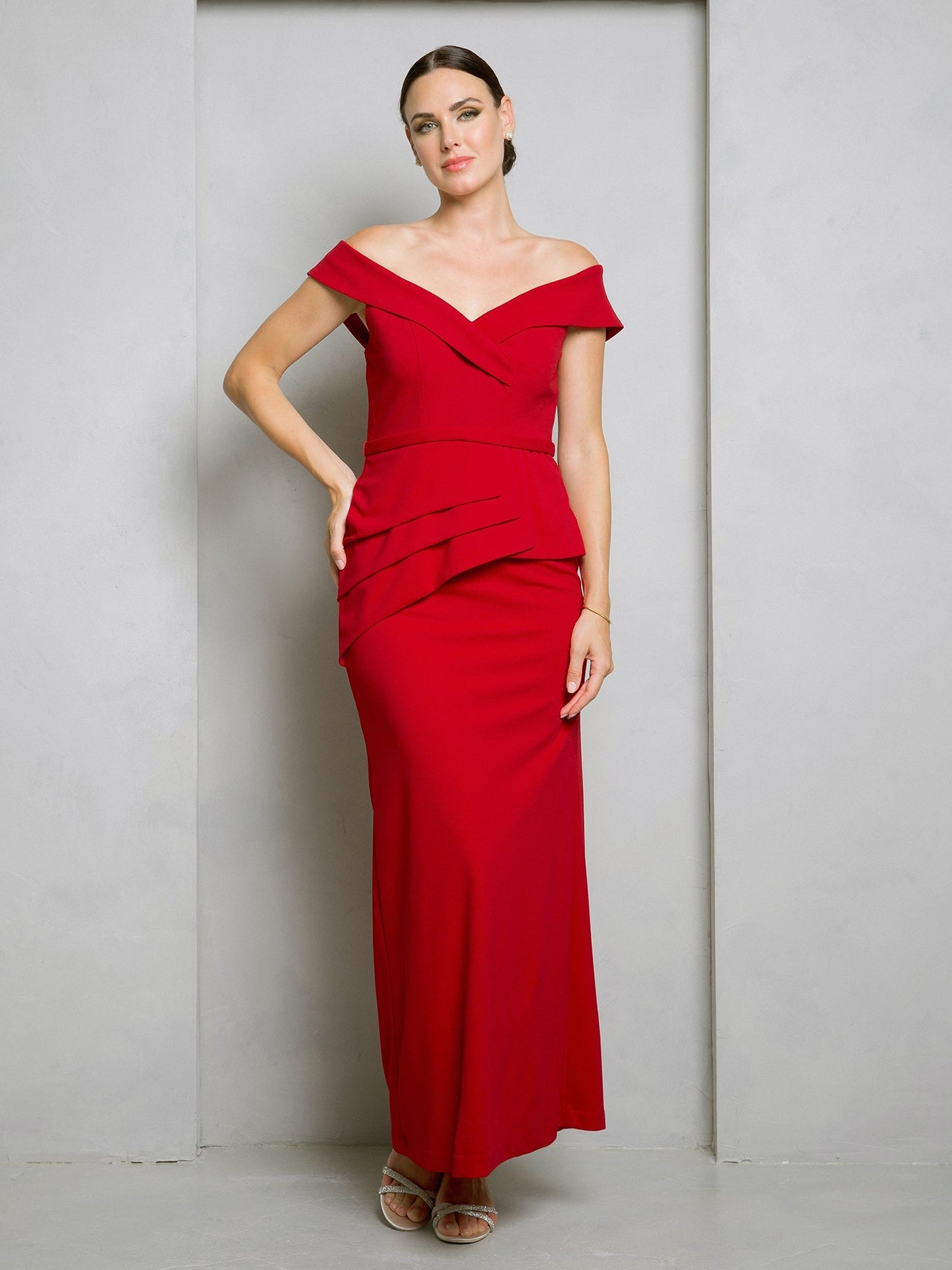 Robe De Soirée Longue Épaules Nues Eva Fashion 3500 Coupe Ajustée Corsage Structuré Avec Peplum À La Taille