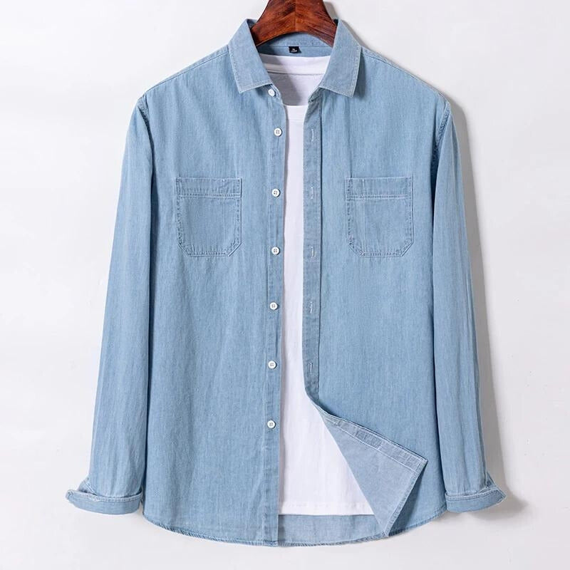 Chemise Denim Sylvi Col Pointu Avec Deux Poches En Coton 100 Pour Cent Élégante