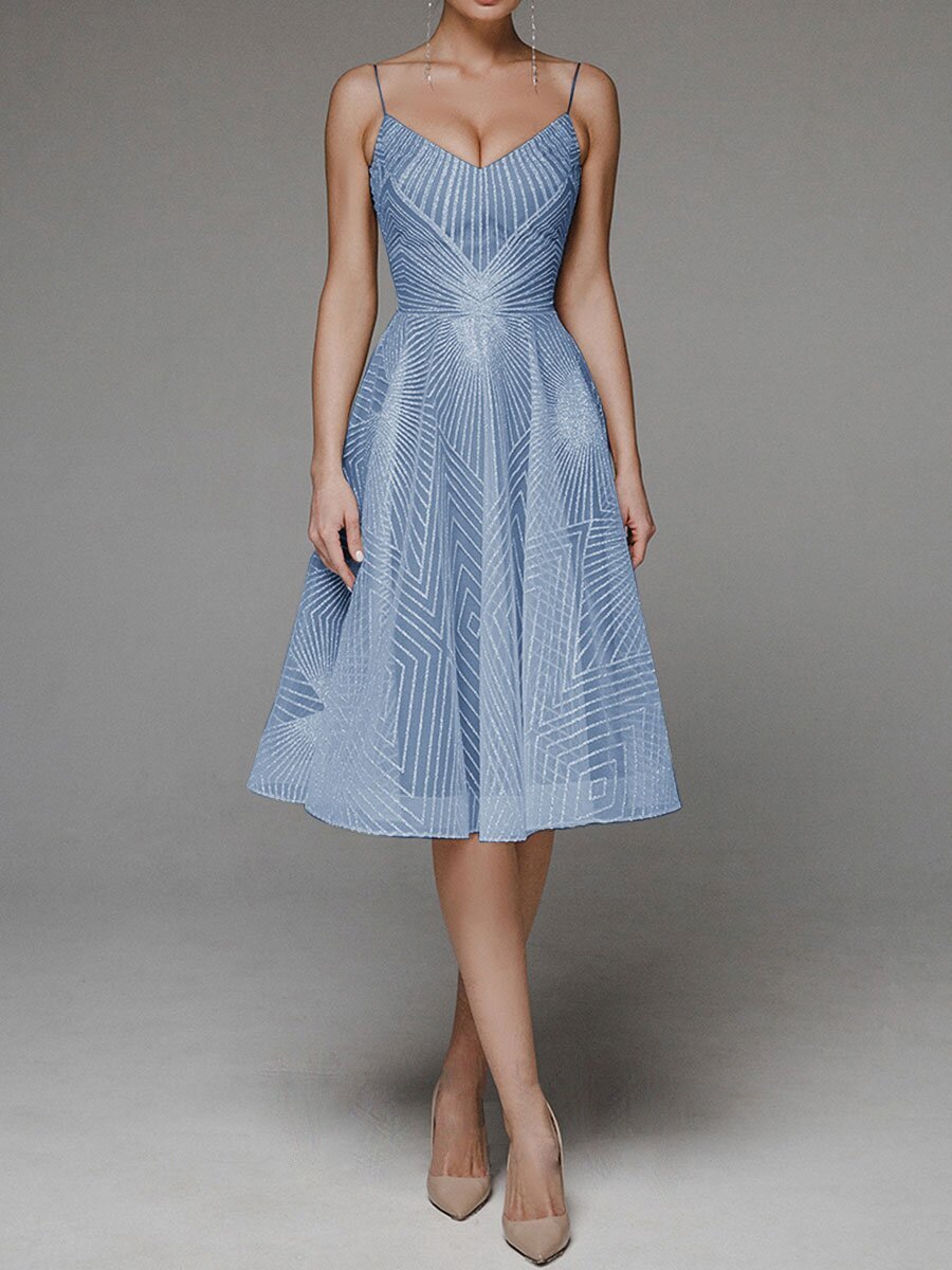 Fudus Sommerkleid mit Stickerei und Trägern