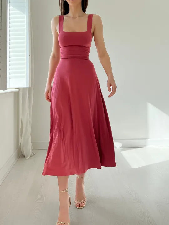 Kurzes Celine Kleid mit breiten Trägern und figurbetonter Silhouette