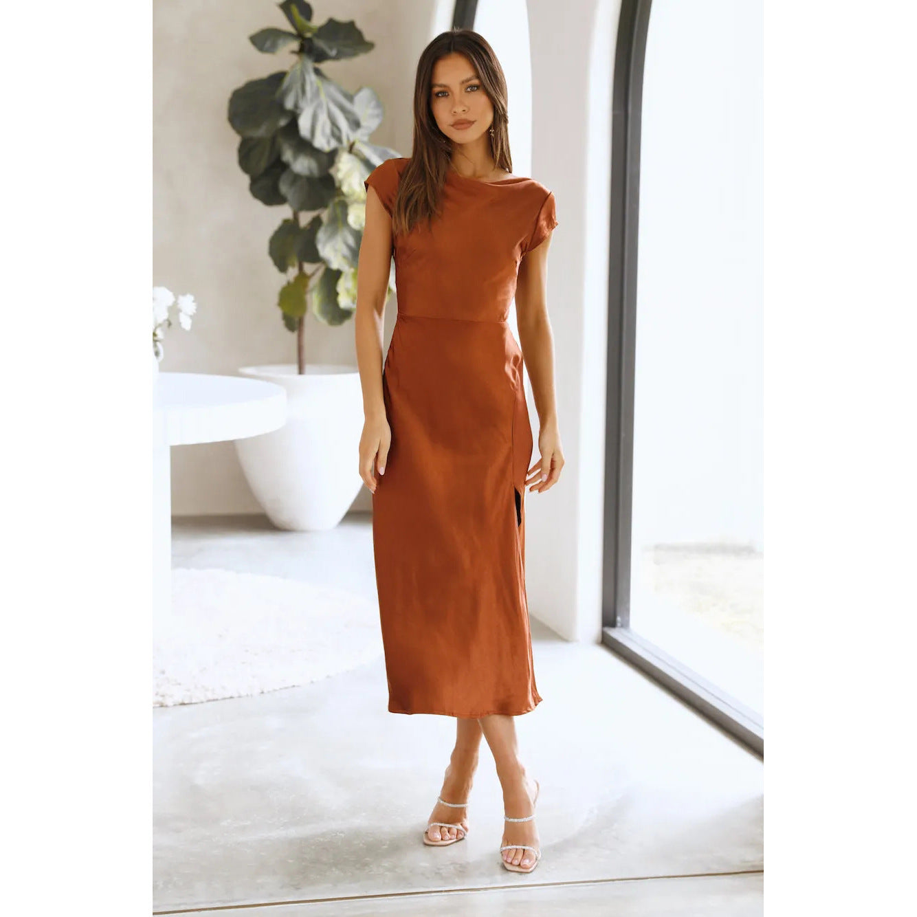 Fudus Kurzarmkleid mit Twist-Detail und Hohlsaum
