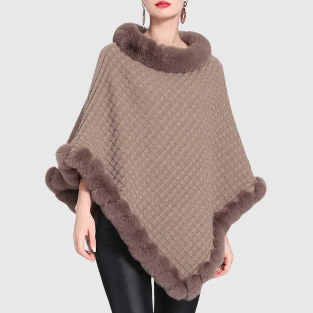 Poncho en Maille Douce Becca avec Bordure Fourrure Luxe Pour un Confort Chauffant Élégant