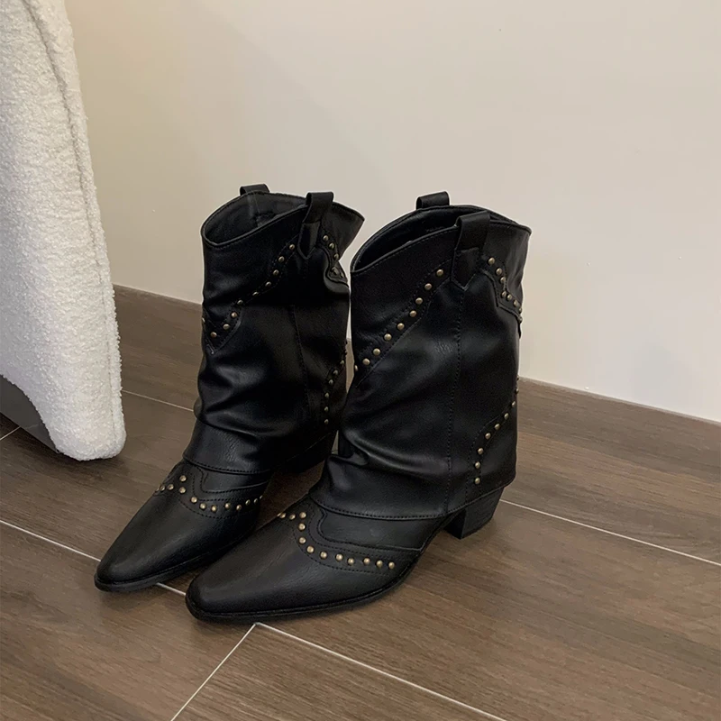 Damen Western-Stiefeletten Alisa: Edle Knöchelhöhe, spitz zulaufend, mit Nieten