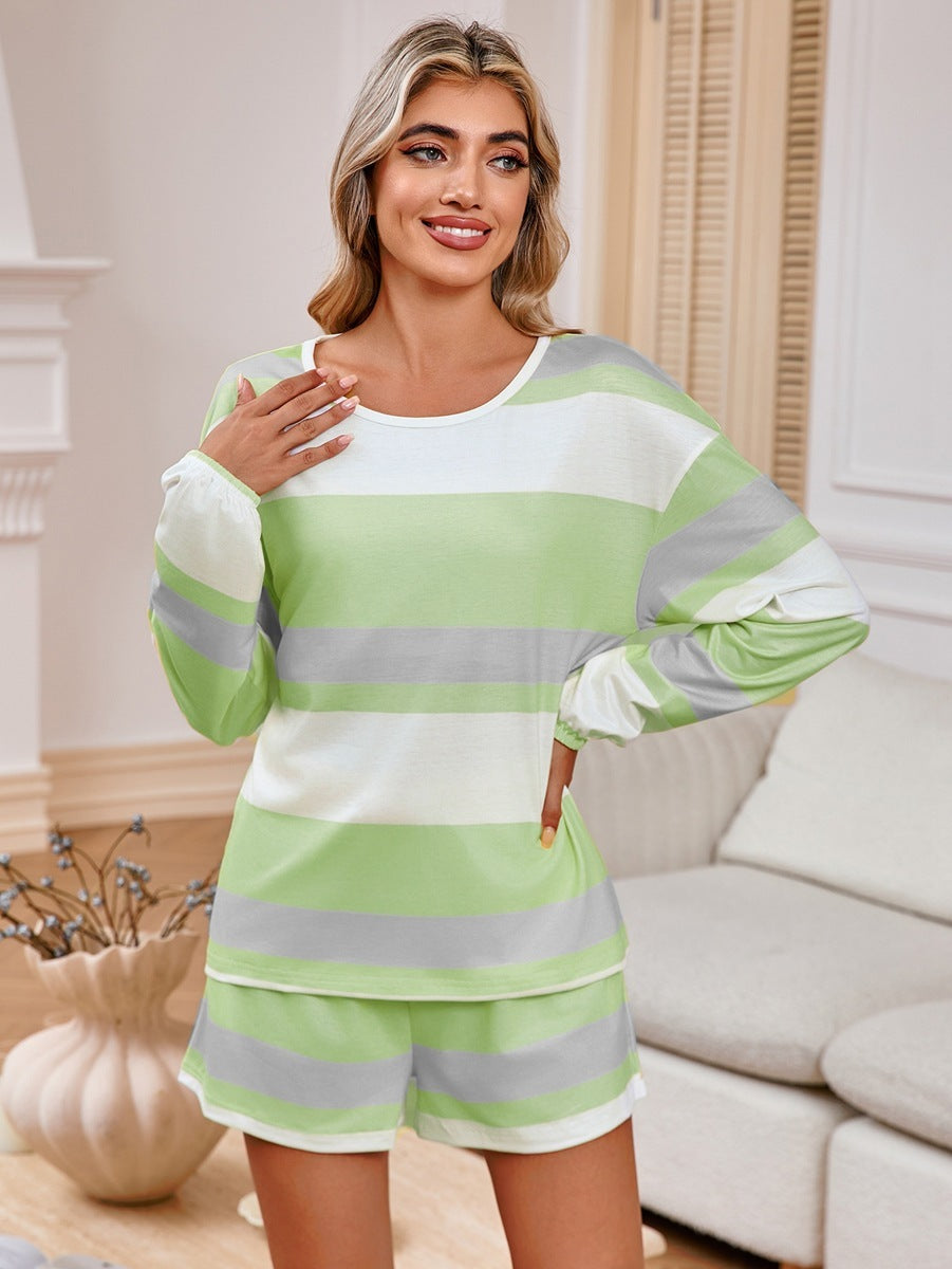 Damen-Set: Langarm-Shirt mit Streifen und Shorts von Fudus