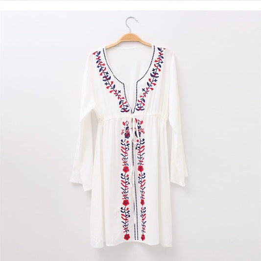 Boho-Strandkleid mit Stickerei und langen Ärmeln von Fudus
 - Krohn-e