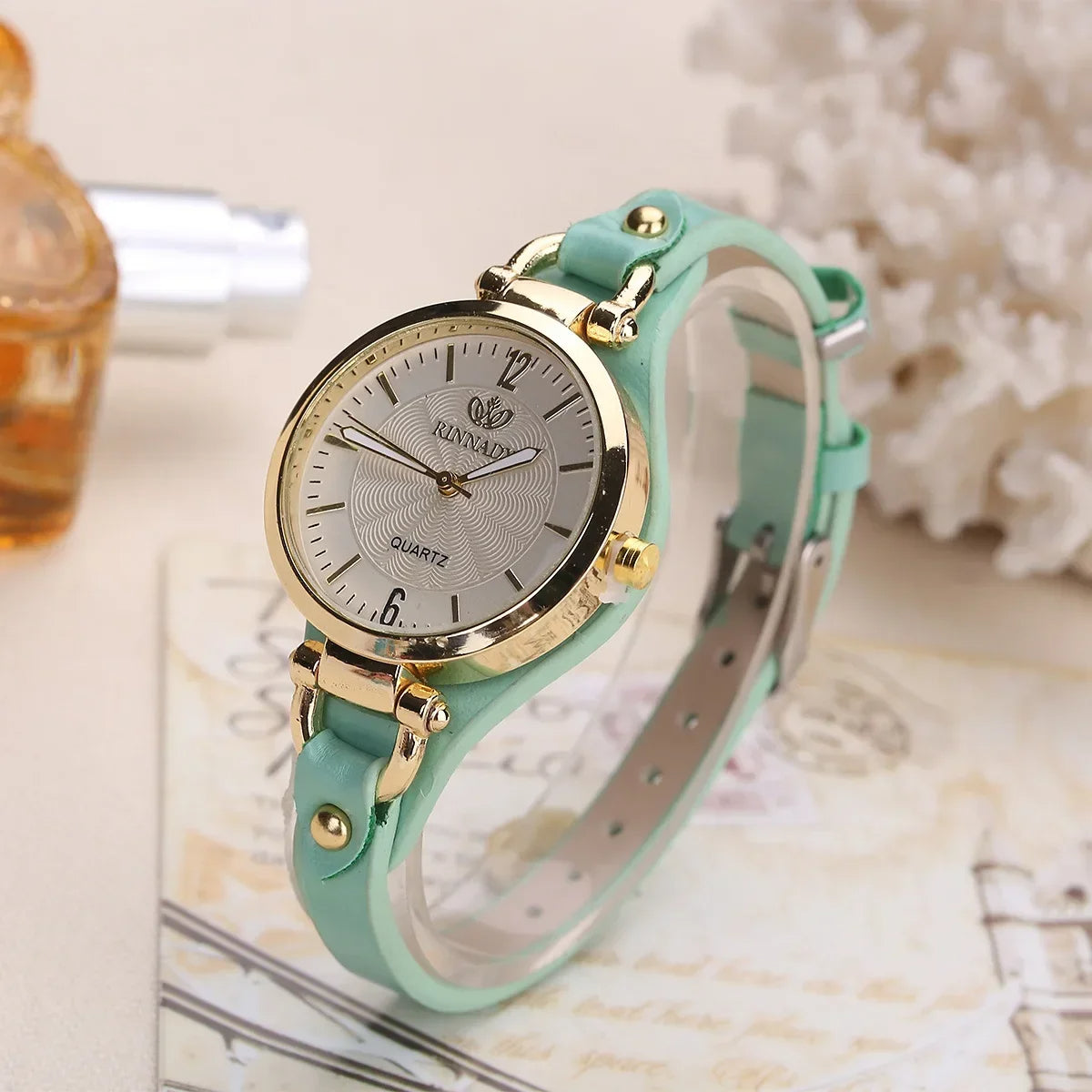 Sophie Montre Élégante en Cuir Végan et Acier Doré Mouvement Quartz Précis pour un Style Quotidien Raffiné