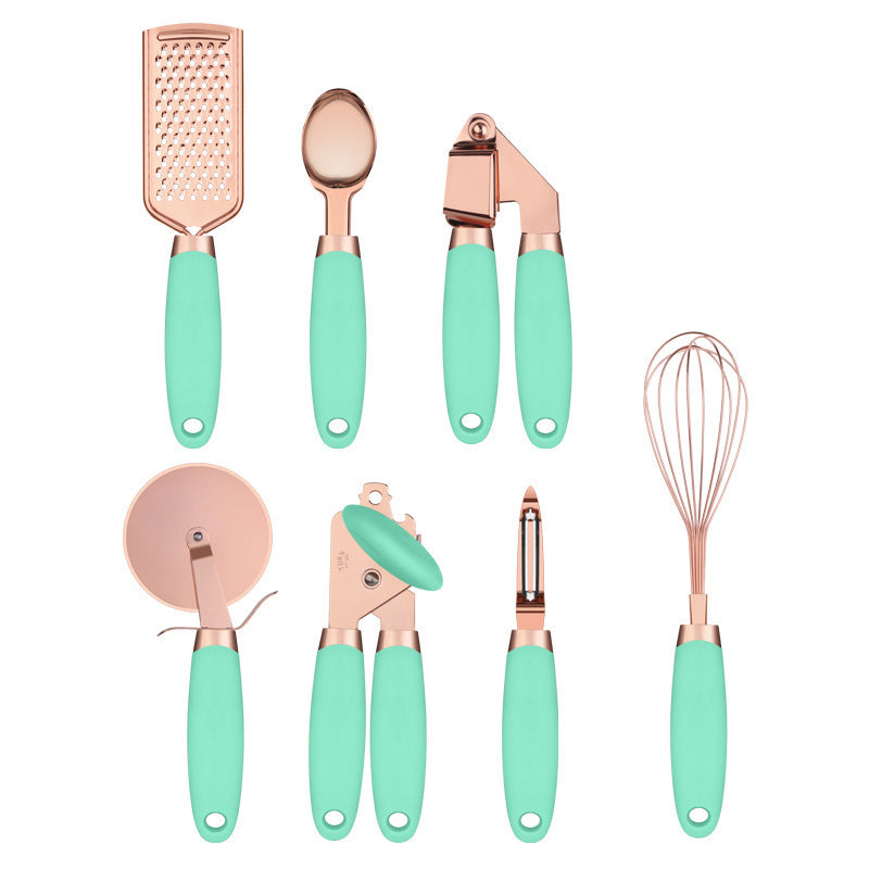 Set De Ustensiles Moderne Cuivre Avec Poignées Ergonomiques Et Finition Noire Pour Une Cuisine Contemporaine