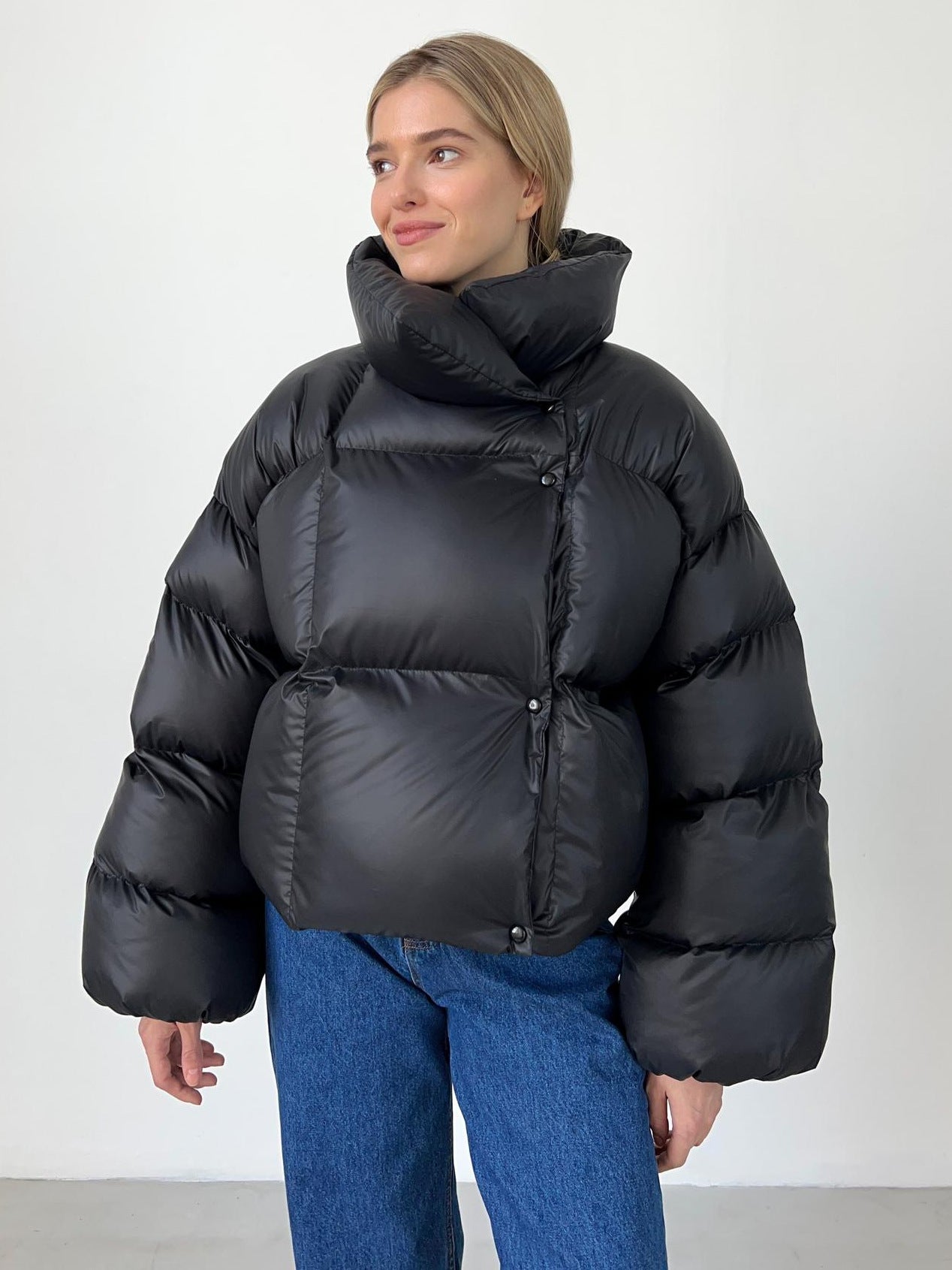 Avelena: Modische Bomberjacke mit Kapuze