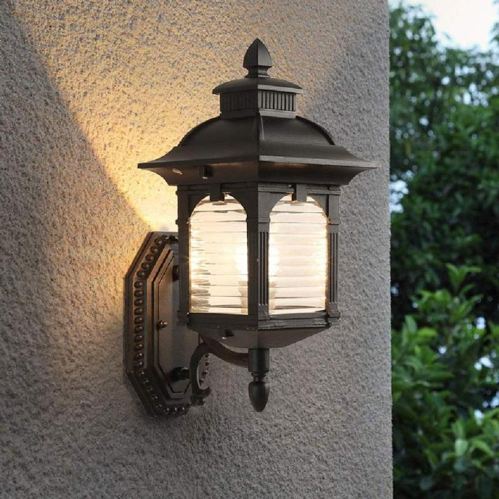 Alte Glaswandleuchte für den Außenbereich
 - OnyxLampen