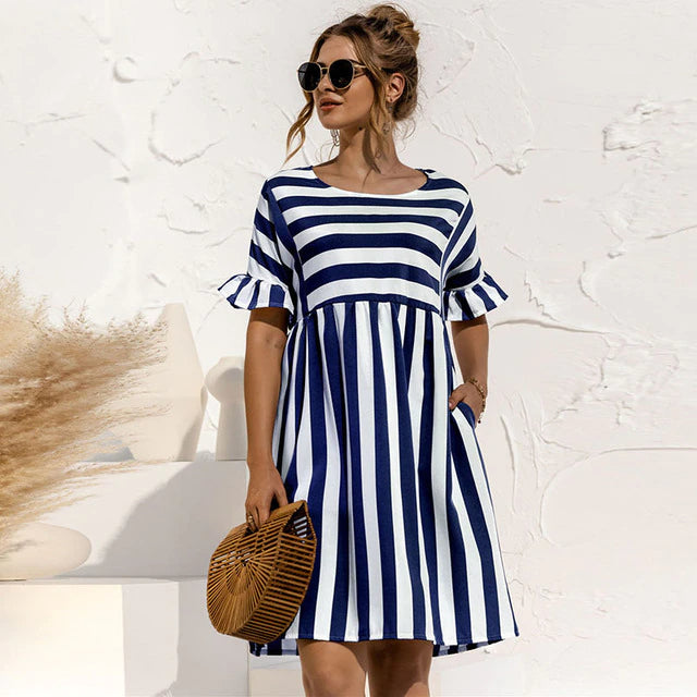 Ava: Gestreiftes Kleid für den Sommer