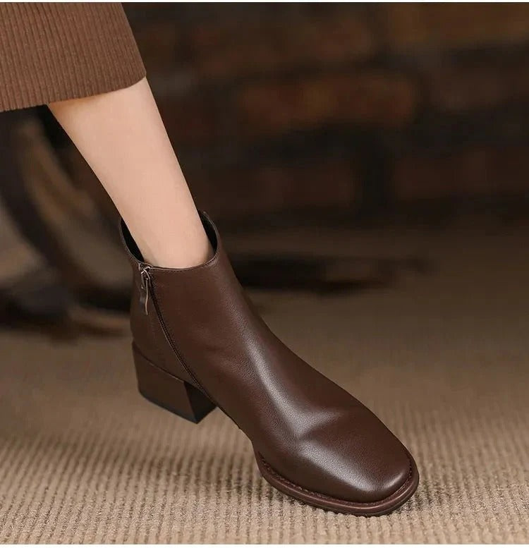 Damen-Stiefeletten aus Leder mit niedrigem Absatz