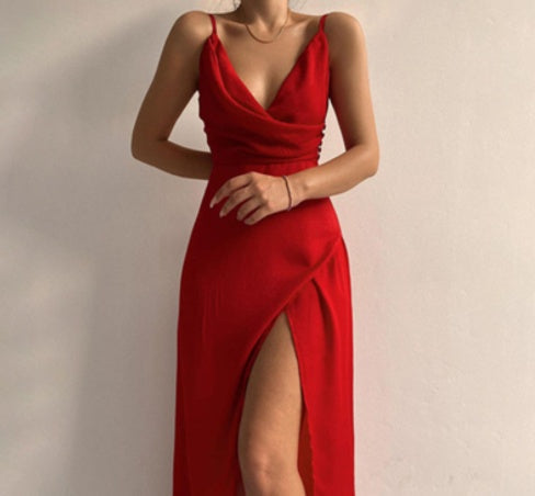 Gedrucktes Heidi-Kleid mit V-Ausschnitt und Schlitz