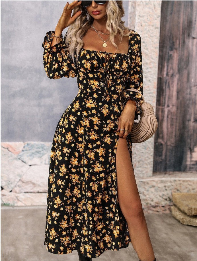 Blumenkleid mit langen Ärmeln und Schlitz von Rachael