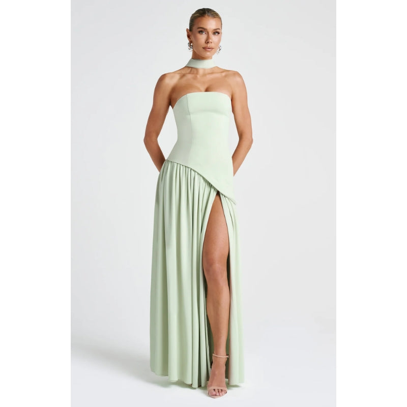 Robe Isaré Sans Bretelles Longue Pour Soirée Moderne Amawinc Met En Valeur Clavicule Épaule Et Silhouette Sculptée