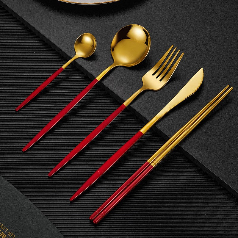 Set de Couverts Moderne en Acier Inoxydable Finis Noir Mat et Or Pour Réceptions Élégantes