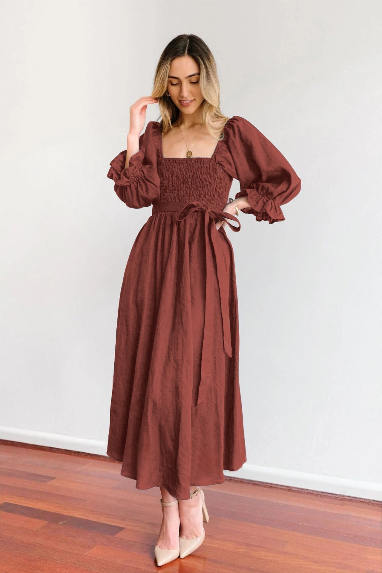 Elegantes Kleid von Fudus mit Bindegürtel