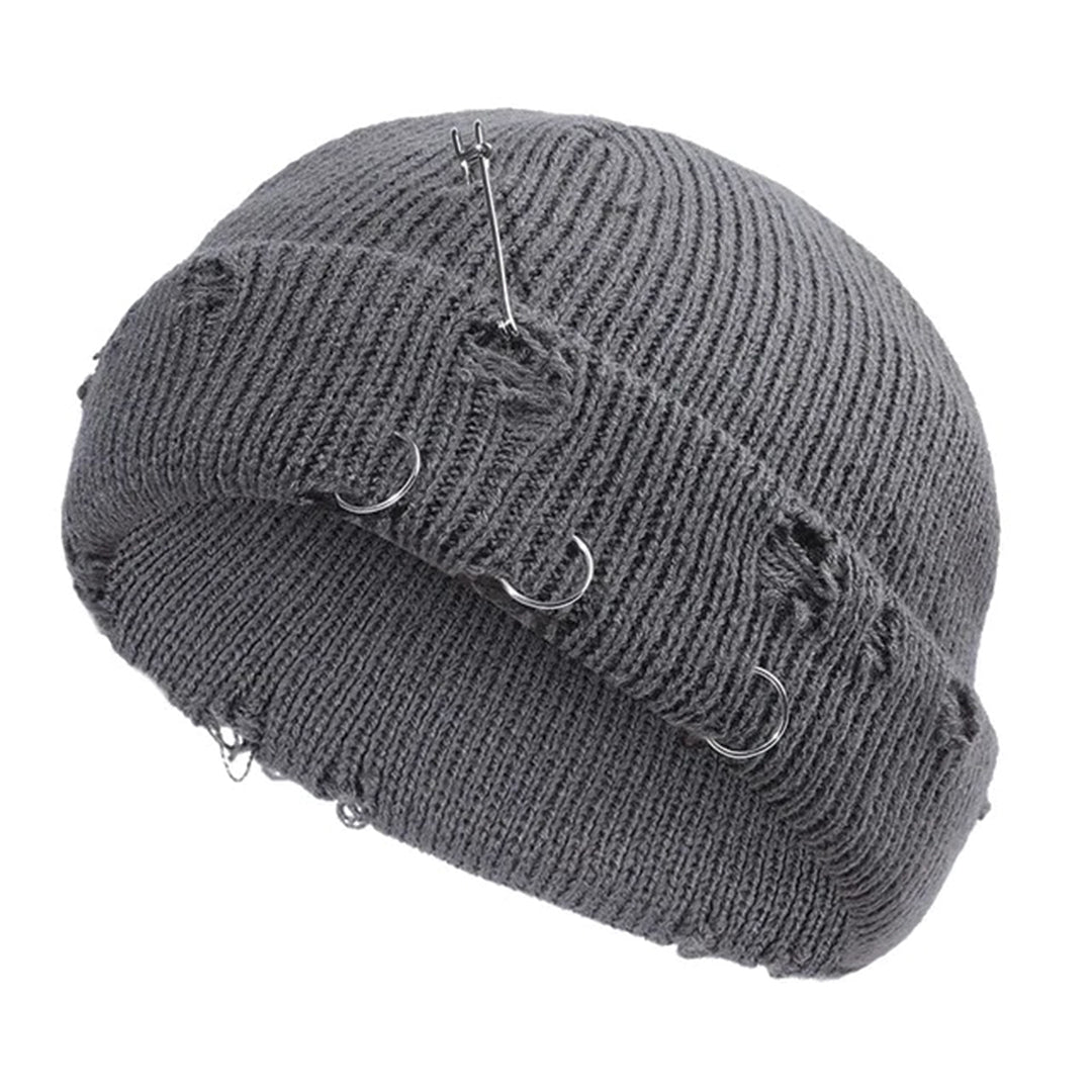 Bonnet Distress En Coton Riot Avec Anneaux Métalliques Pour Un Style Rebelle Disponible En Neuf Coloris