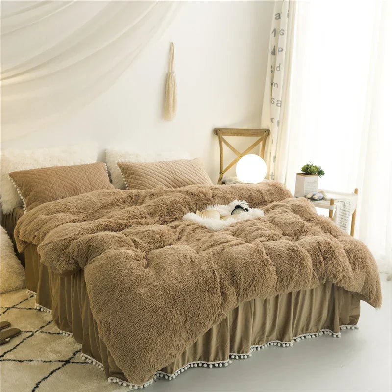 Ensemble Housse de Couette Peluche Contemporaine Avec Taies d Oreiller Quiltées Très Douces