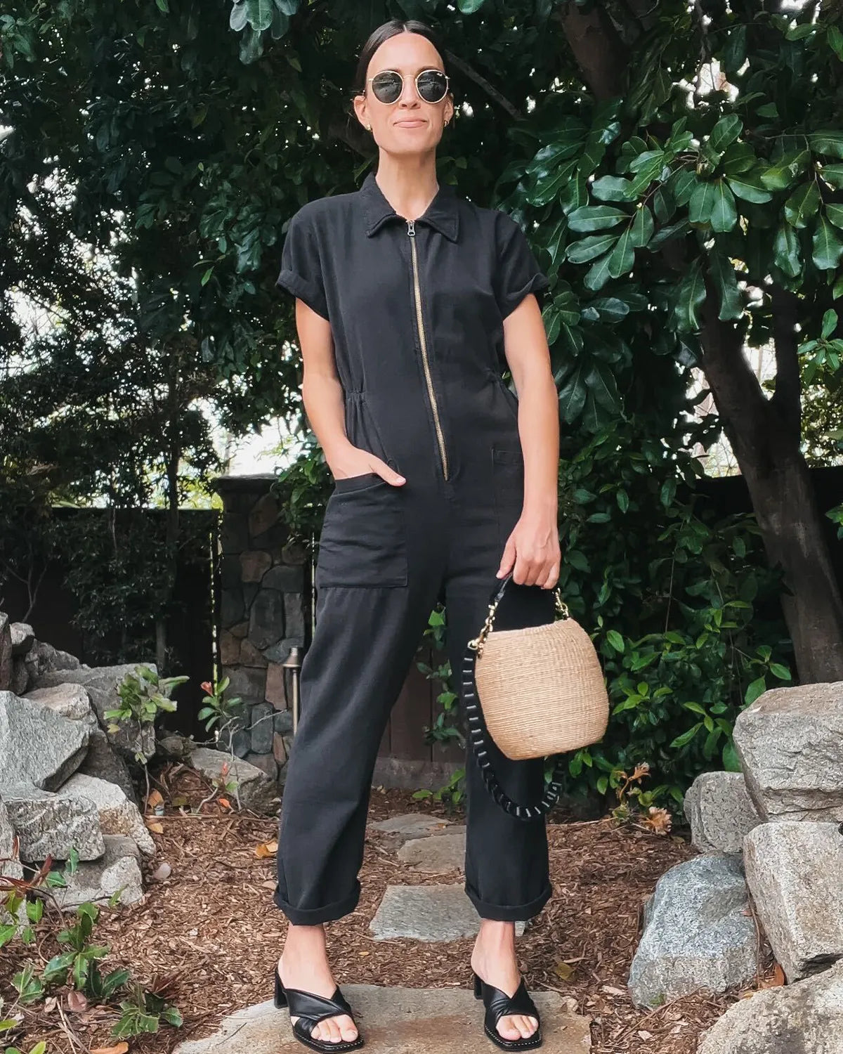 Colody Damen Jumpsuit mit kurzen Beinen im angesagten Style