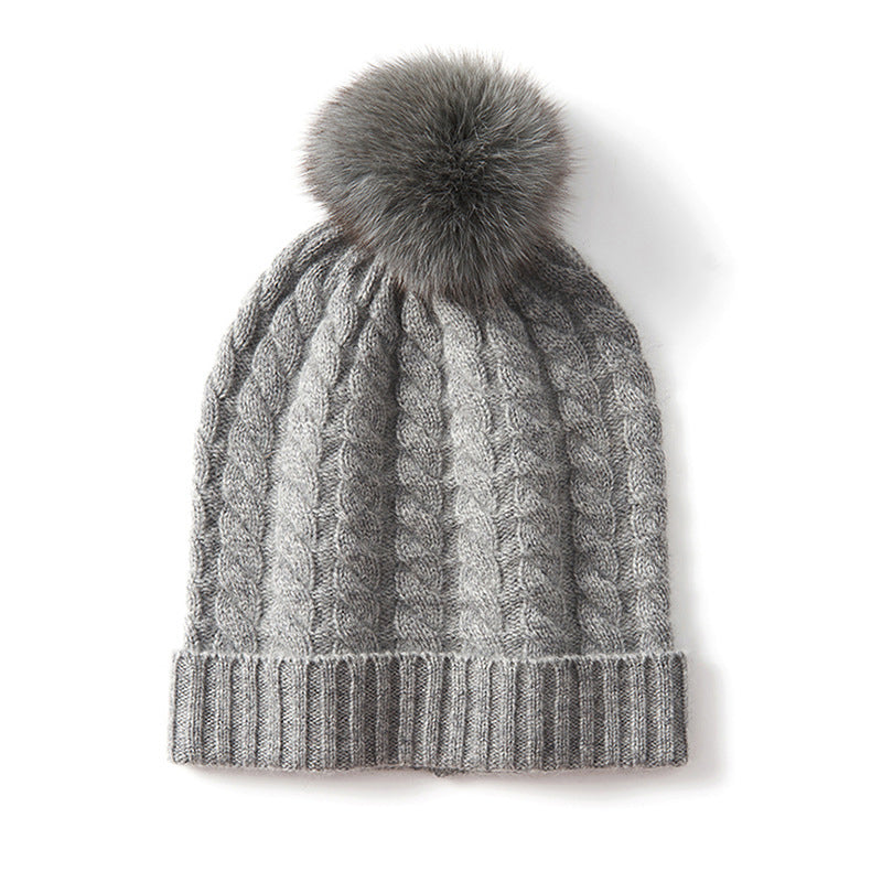 Bonnet Tricot Cable Alpin Avec Grand Pompon En Fourrure Synthétique Et Mélange De Laine Neutre